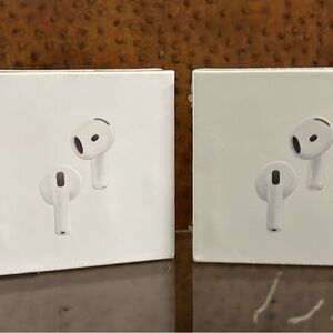 Apple White Earbud Headphones (Pair)